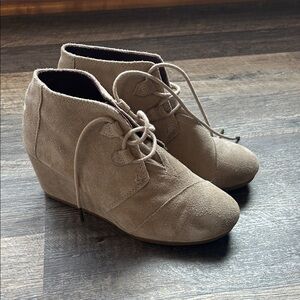 Toms Women's Beige Suede Wedge Booties